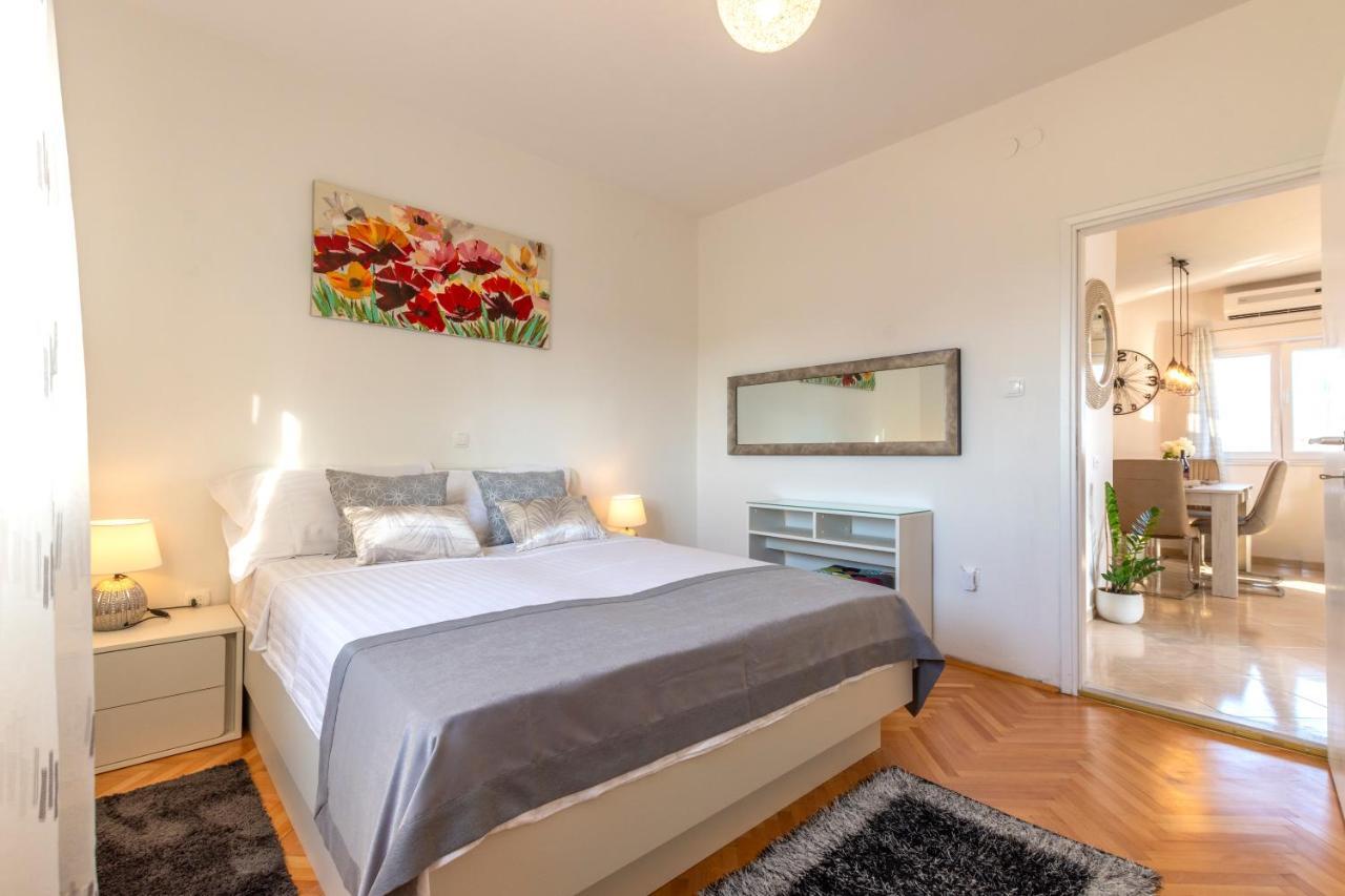 Villa Spark With Heated Pool In Rogoznica Zečevo Kültér fotó